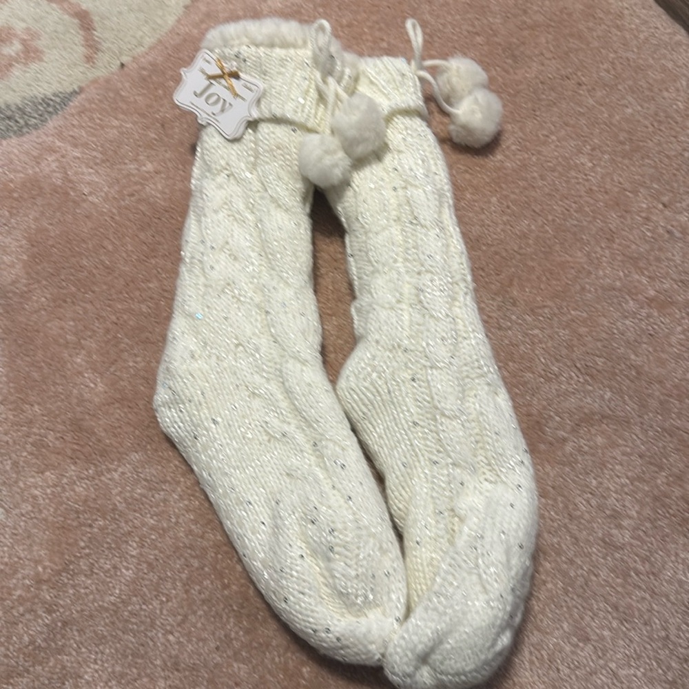 Slipper socks with grippers